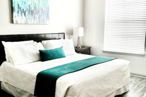 An Amazing 2 bedroom 2 full Bath Apartment Unit with Desk and Rental Car Available